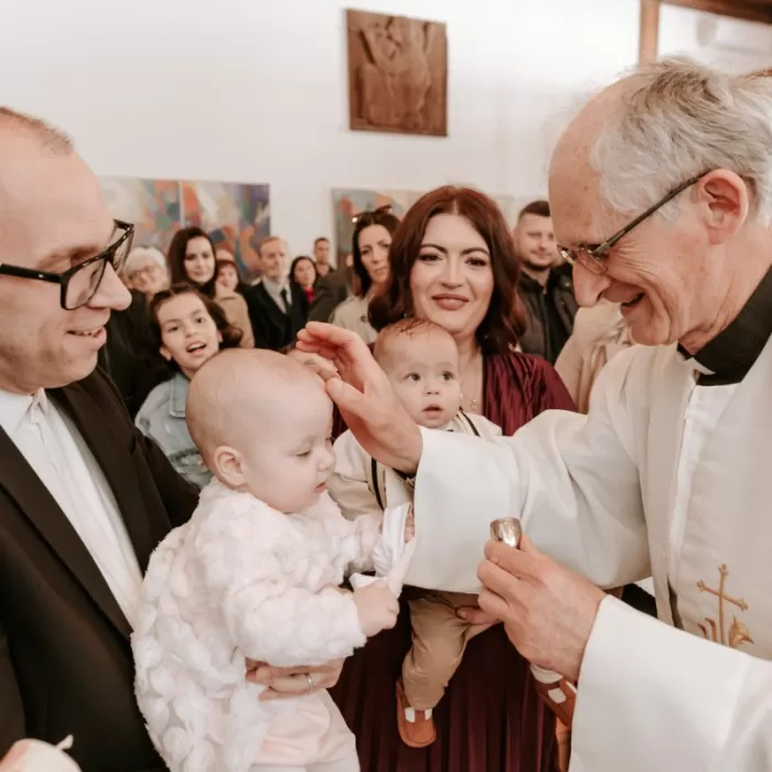 Emili i Oliver - krštenje blizanaca u Zagrebu